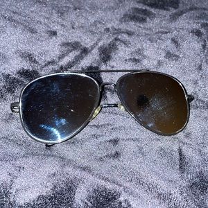mirrored aviator sunglasses 😎